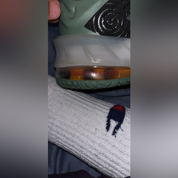 Lebron tune squad shoes - Picture 6 of 9